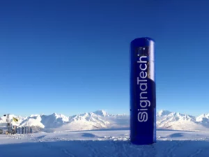 Totem en toile polyester montée sur PVC sur mesure